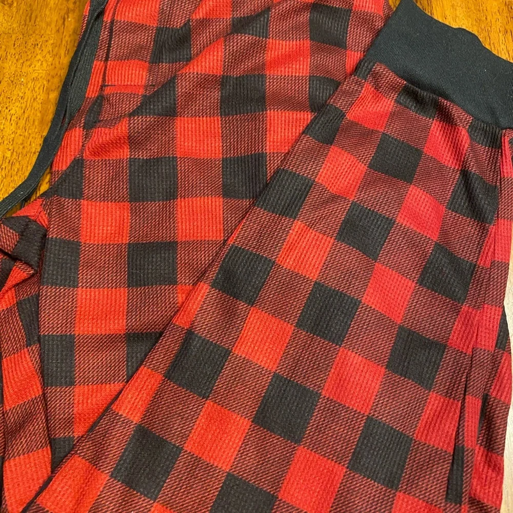 Fruit of the loom, buffalo plaid long Johns. Size small